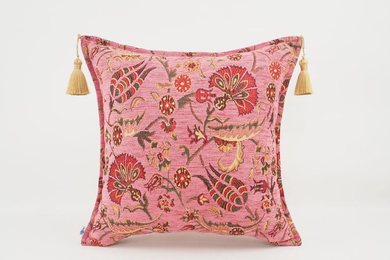 Turkish Velvet Decorative Pillow Cover – 18"x18" – Pale Pink Carnation Ottoman Pattern