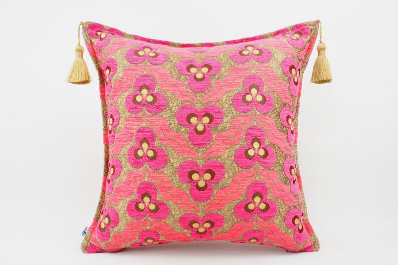 Turkish Jacquard Velvet Pillow Cover 18x18" – Pink Tiger Eyes Pattern with Handmade Tassels