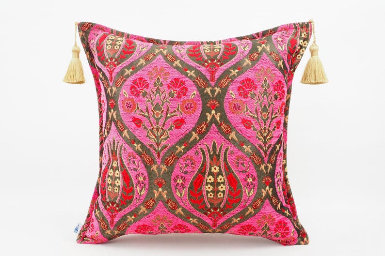 Ottoman Style Decorative Velvet Pillow Cover – Mazenda Pink Tulip Pattern – 18"x18" – Handmade in Turkey
